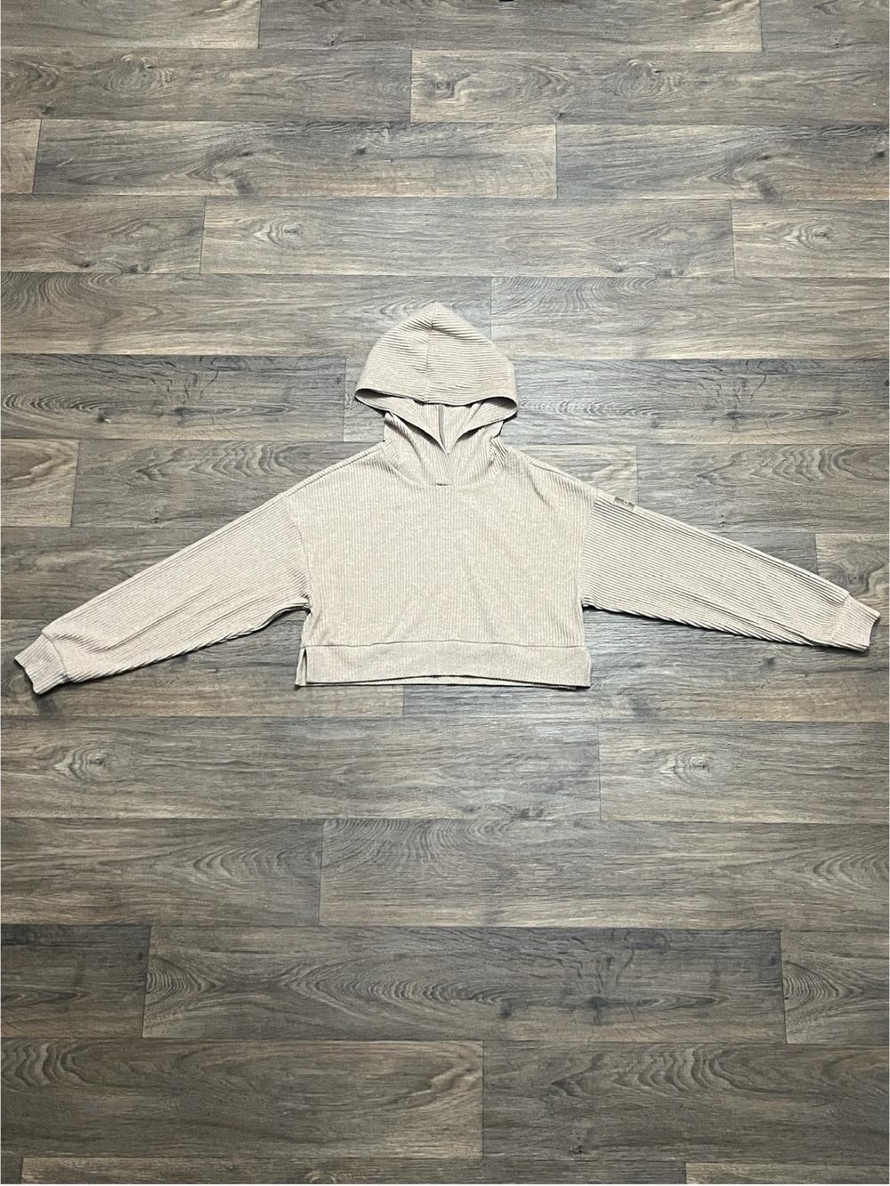 ALO Yoga Muse Hoodie Gravel Heather Long Sleeve Crop Sweatshirt Tan Gym Workout - Picture 7 of 15